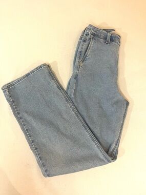 Light Blue Levi’s Vintage “Signature” High Rise Straight-Leg Jeans - Fall Wear